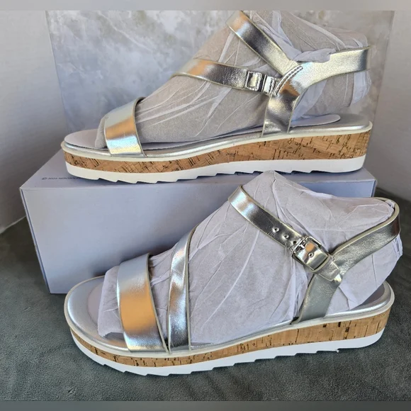 Marc Fisher Grandie Treaded Flatform Wedge Silver Sz 11 Sandals - Picture 3 of 9